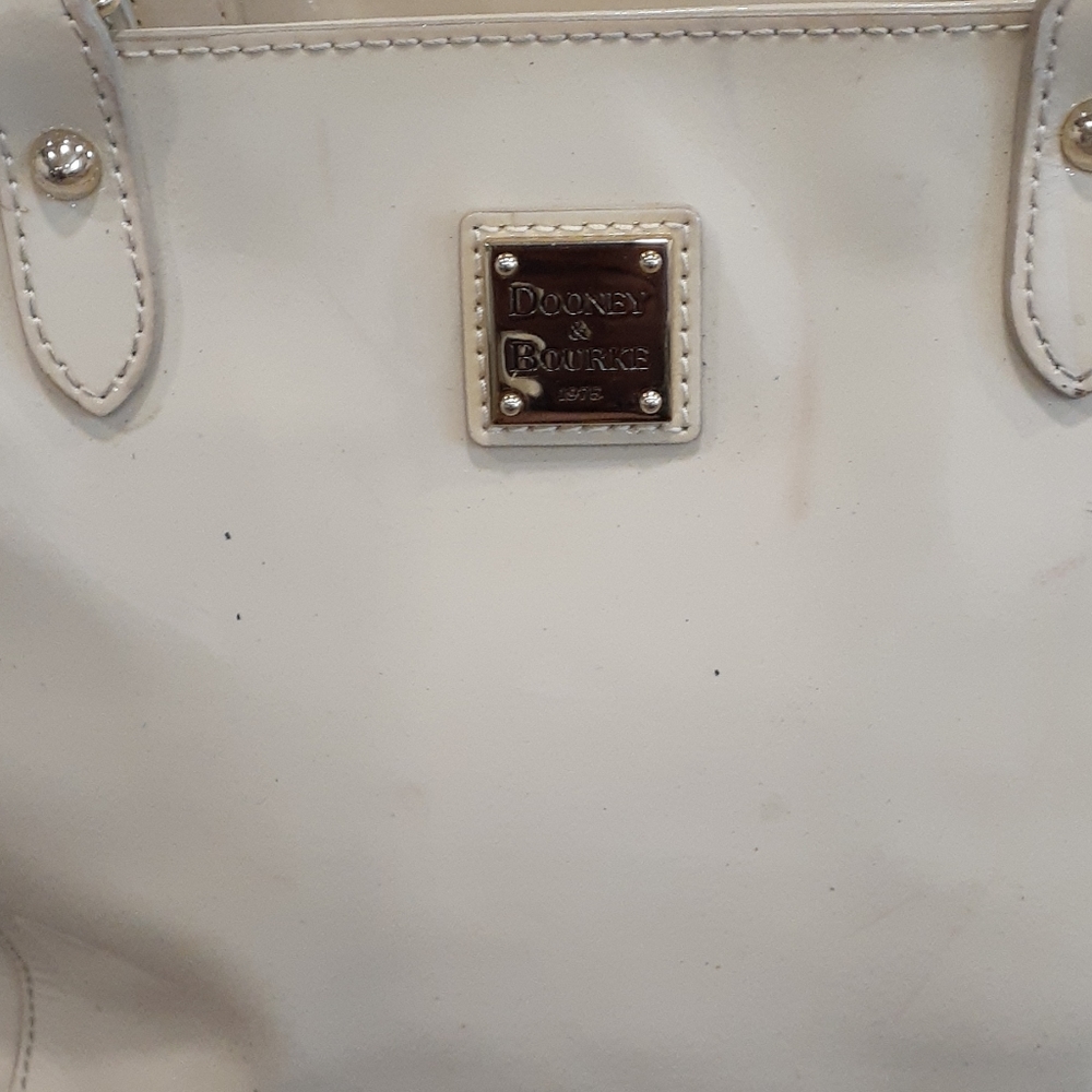 Dooney and bourke  Patten leather shoulder bag - Picture 3 of 17